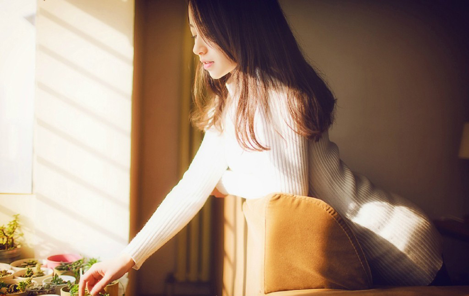 “那士元有什么交代吗？”魏延看向一脸无奈的邓贤道。